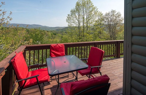 Sugar Mountain Ski Chalet | "Solitude Above All" spacious, cozy chalet w/mountain views NEW LISTING DISCOUNT