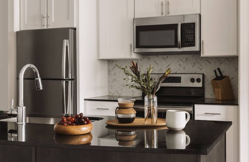 East Cesar Chavez Apartment | Sonder at East 5th | One-Bedroom Apartment w/Balcony