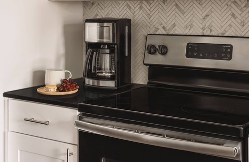 East Cesar Chavez Apartment | Sonder at East 5th | Superior Queen Studio Apartment