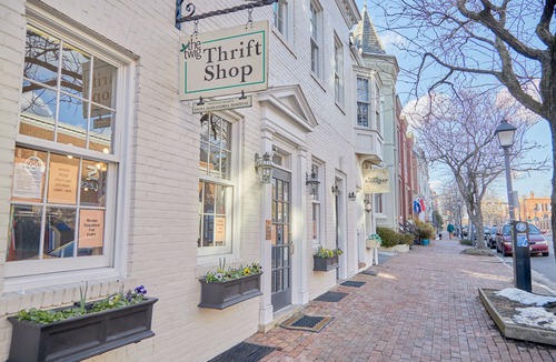 Old Town Alexandria Apartment | Sonder The Grace | Queen Studio Apartment