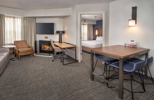 Linthicum Heights Hotel | Sonesta ES Suites Baltimore BWI Airport