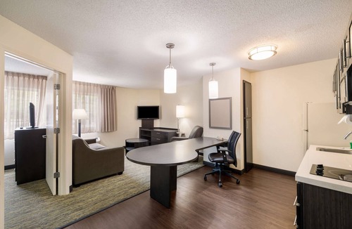 Newport News Hotel | Sonesta Simply Suites Hampton