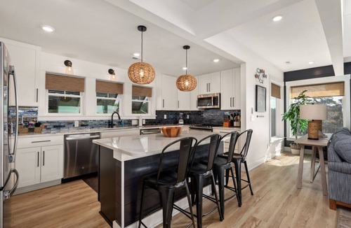 Corolla House | Soundfront 7BR | Heated Pool, Hot Tub, Pier