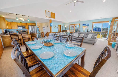 Avon House | Soundfront Dog Friendly Home w/Hot Tub, Game Room, Private Boat Dock, Kayaks