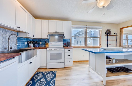 Avon House | Soundfront Dog Friendly w/Hot Tub, Private Boat Dock, Ping Pong, Outdoor Bar