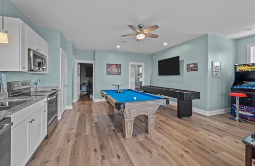 Avon House | Soundfront home, shallow water, private pool, hot tub, windsurfing access ★