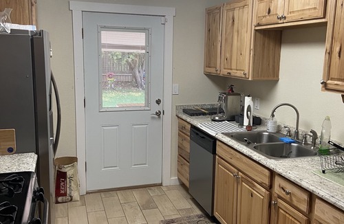 South Manchaca House | South First 3 Bedroom Home with Office and Bar!