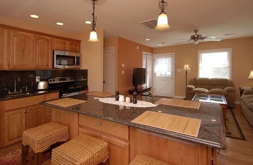 South Nags Head House | South Nags Head cottage with hot tub! 3 minute walk to the beach.