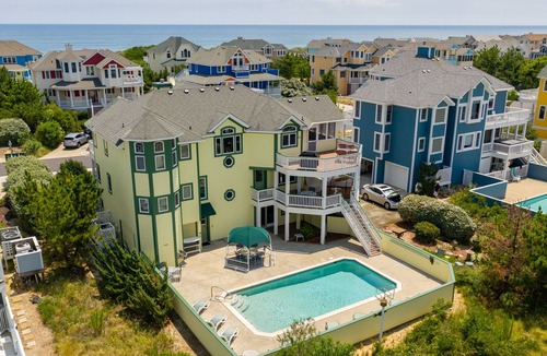 Buck Island House | Southern charm house in gated community with private heated pool & hot tub