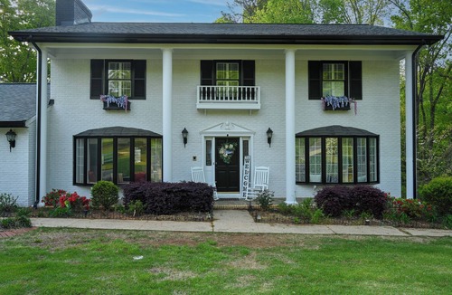 Gainesville House | Southern home and fishing lake