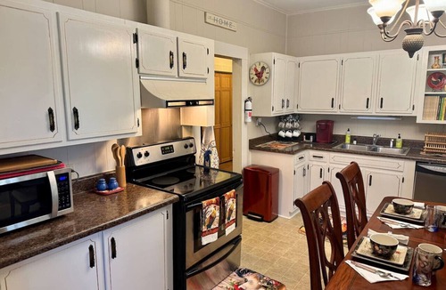 Ty Ty House | Southern Luxuries Farmhouse - Beautiful Romantic!