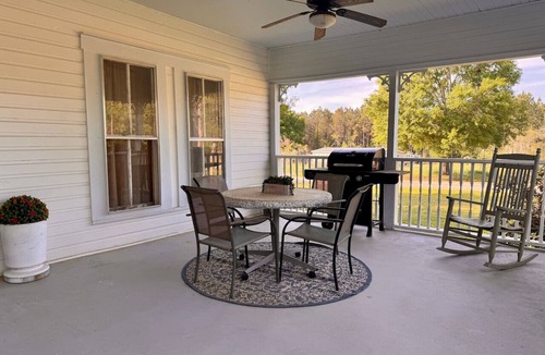 Ty Ty House | Southern Luxuries Farmhouse - Beautiful Romantic!
