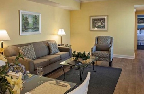 Hilton Head Island Condo | Spacious 1 bedroom condo convenient to beach, dinning, and shopping