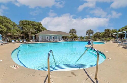 Sea Trail Condo | Spacious 1-bedroom 3rd floor condo with golf course view in Sunset Beach.