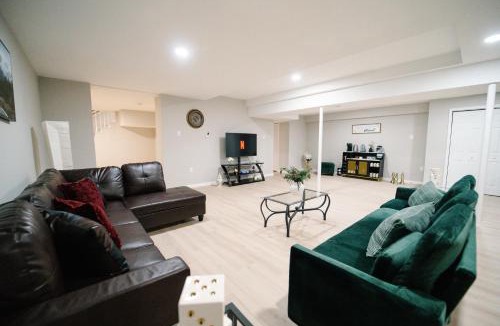 Hunter Mill Villa | Spacious 10BR 5BA Free Parking Minutes to DC with Pool