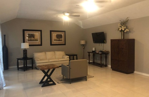 Crosby House | Spacious 2300SF, Recently Rehabbed, Large Living!