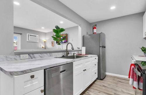 West Arlington Apartment | Spacious 2BR Condo close to Restaurants and Nightlife with WiFi