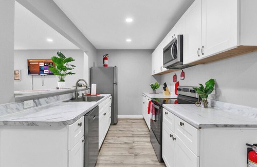 West Arlington Apartment | Spacious 2BR Condo close to Restaurants and Nightlife with WiFi