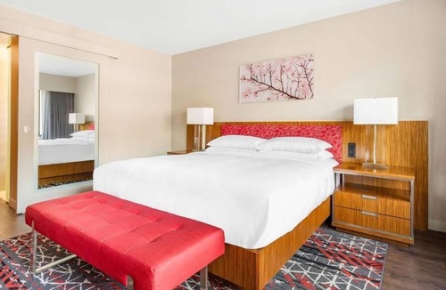 West End Hotel | Spacious 2BR Connecting Suite | Free Breakfast | 3-Min Drive to Dupont Circle