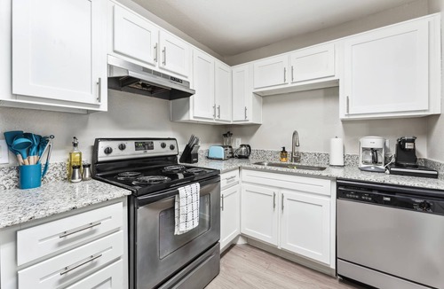 Pleasant Valley Apartment | Spacious 2BR King Suite w Gym Pool Close to DT