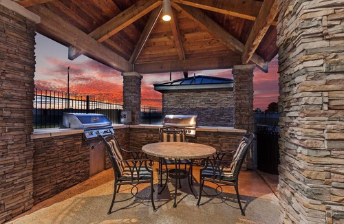 White Settlement Apartment | Spacious 2BR Suite w/Kitchen | Pool + Breakfast