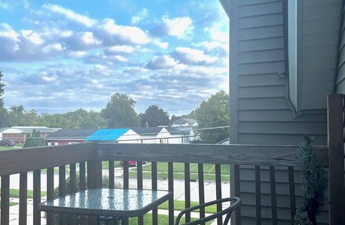 Mount Clemens Apartment | Spacious 3-bedroom apartment with WiFi, AC in marvelous Mount Clemens