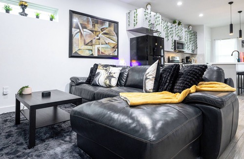 Northside House | Spacious 3-bedroom house in charming Houston with AC