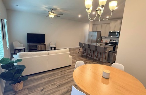 Oakwood House | Spacious 3-bedroom townhome in charming Oakwood