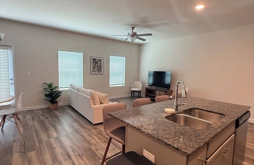 Oakwood House | Spacious 3-bedroom townhome in charming Oakwood