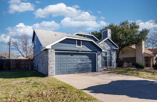 Killeen House | Spacious 3BR/2.5BA House with Serene Balcony Retreat - Your Perfect Getaway