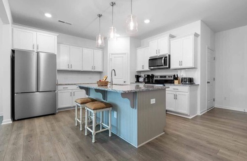 Greensboro Condo | Spacious 3BR/2.5BA Townhome in the Heart of GSO