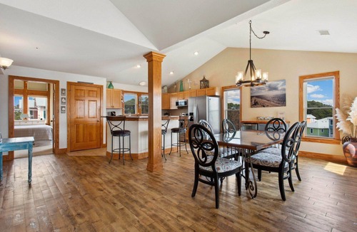 Bermuda Bay Condo | Spacious 3BR Condo: Pool, Gym & 5-Min Beach Drive