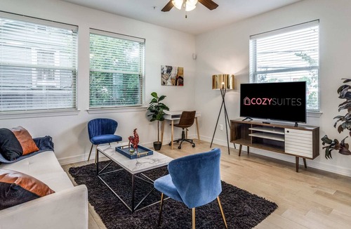 North University Apartment | Spacious 3BR CozySuites in Central Austin by UT 03