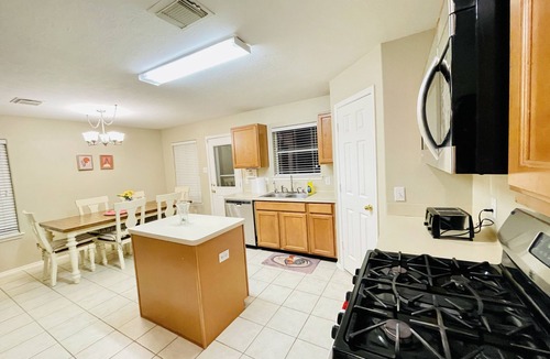 Rosenberg House | Spacious 3BR in Rosenberg | w/30-Day Discounts!