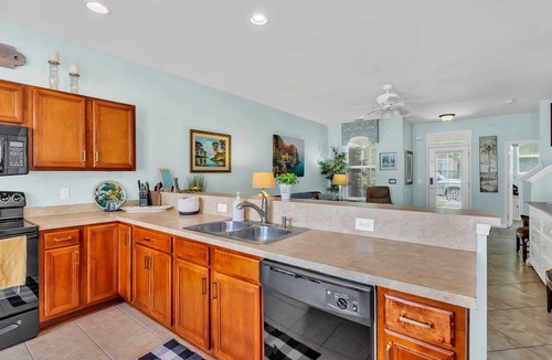 Bluffton Condo | ✨ Spacious 3BR Retreat Minutes from Old Town Bluffton – Walk, Bike, or Drive! ✨