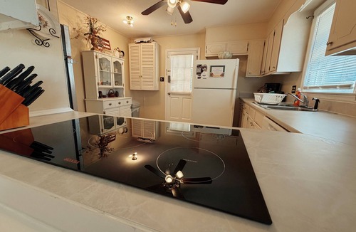 Valdosta House | Spacious 3BR Sleeps 10 Near VSU, SGMC & Moody AFB Fast WiFi + Parking
