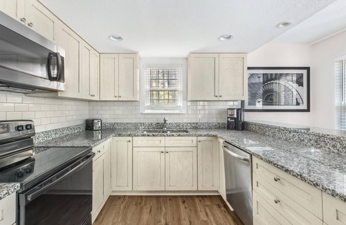 Sea Scape Hotel | Spacious 3BR Suite with Full Kitchen near Sea Scape Golf & Kitty Hawk Pier