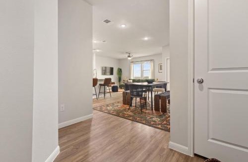 Lockhart Apartment | Spacious 3BR w Backyard Dining Lounge TWR 105
