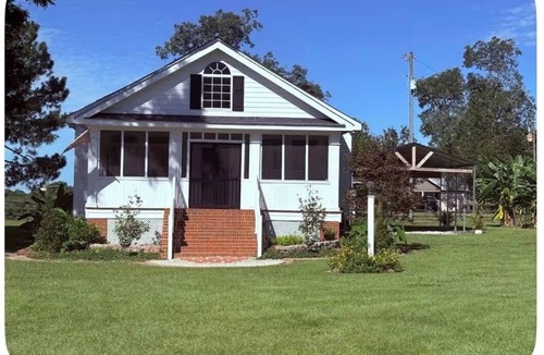 Hartsfield House | Spacious 4-bedroom house in the tranquil country