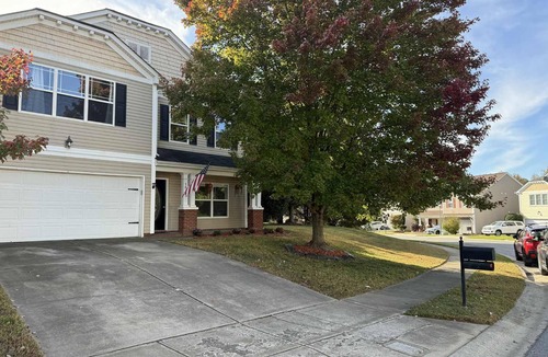 Charlotte House | Spacious 4-bedroom house near to everything in Charlotte