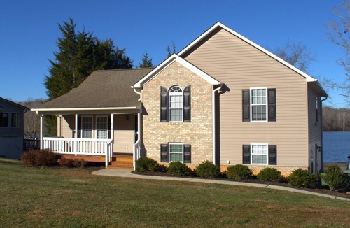 Southmont House | Spacious 4-bedroom house in fabulous Lexington with WiFi, AC