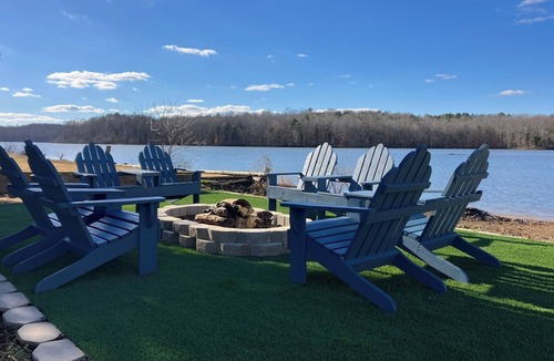 Southmont House | Spacious 4-bedroom house in fabulous Lexington with WiFi, AC