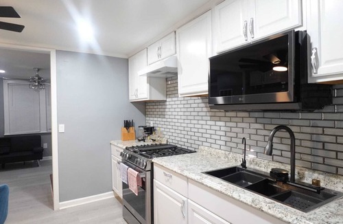Lochearn House | Spacious 4 -Bedroom Home with 3 Baths Sleeps 8- 4 Full Beds