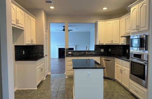 Valley Ranch House | Spacious 4 Bedroom home with private backyard
