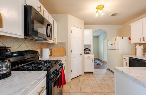 Buda House | Spacious 4-bedroom house in fantastic Buda with WiFi, game/fitness room& more!