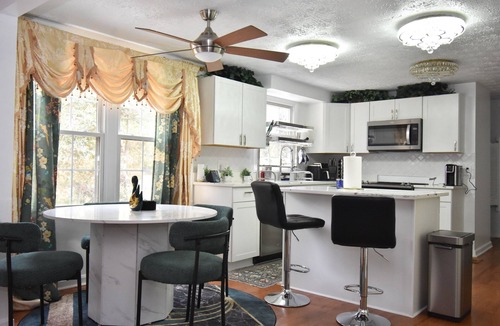 Bowie House | Spacious 4-bedroom house with AC in quaint Bowie