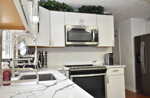 Bowie House | Spacious 4-bedroom house with AC in quaint Bowie