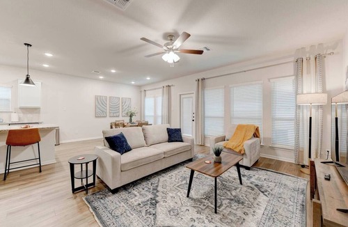 Temple Apartment | Spacious 4 Bedroom House in Temple with 5 Beds