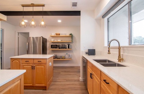 Cedar Park House | Spacious 4 Bedroom with Huge Backyard & Workspaces