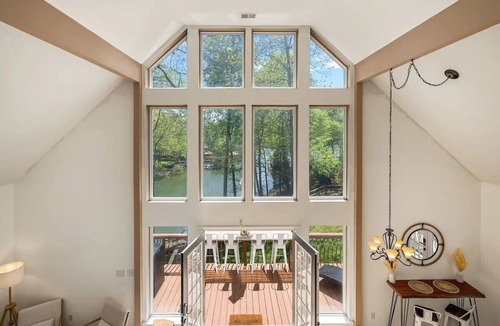Barium Springs House | Spacious 4-bedroom 7 Beds waterfront cottage in lovely Mooresville, private dock